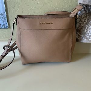 NWT MICHAEL KORS Jet Set messenger bag